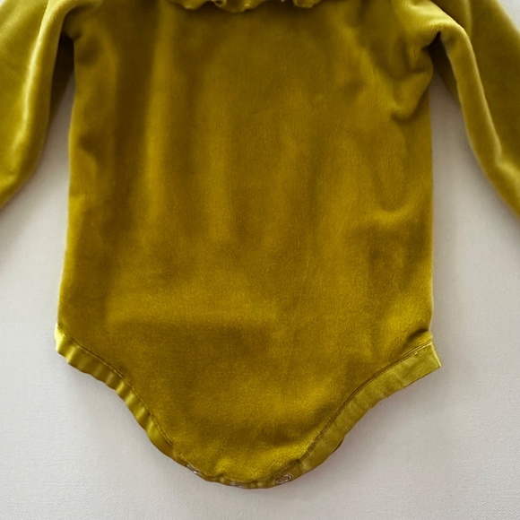 Hanna Andersson 75 Baby Girl 12-18 Months Velvet Ruffle Bodysuit Yellow - Picture 2 of 4